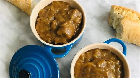 grootmoeders hachee met ontbijtkoek en bier